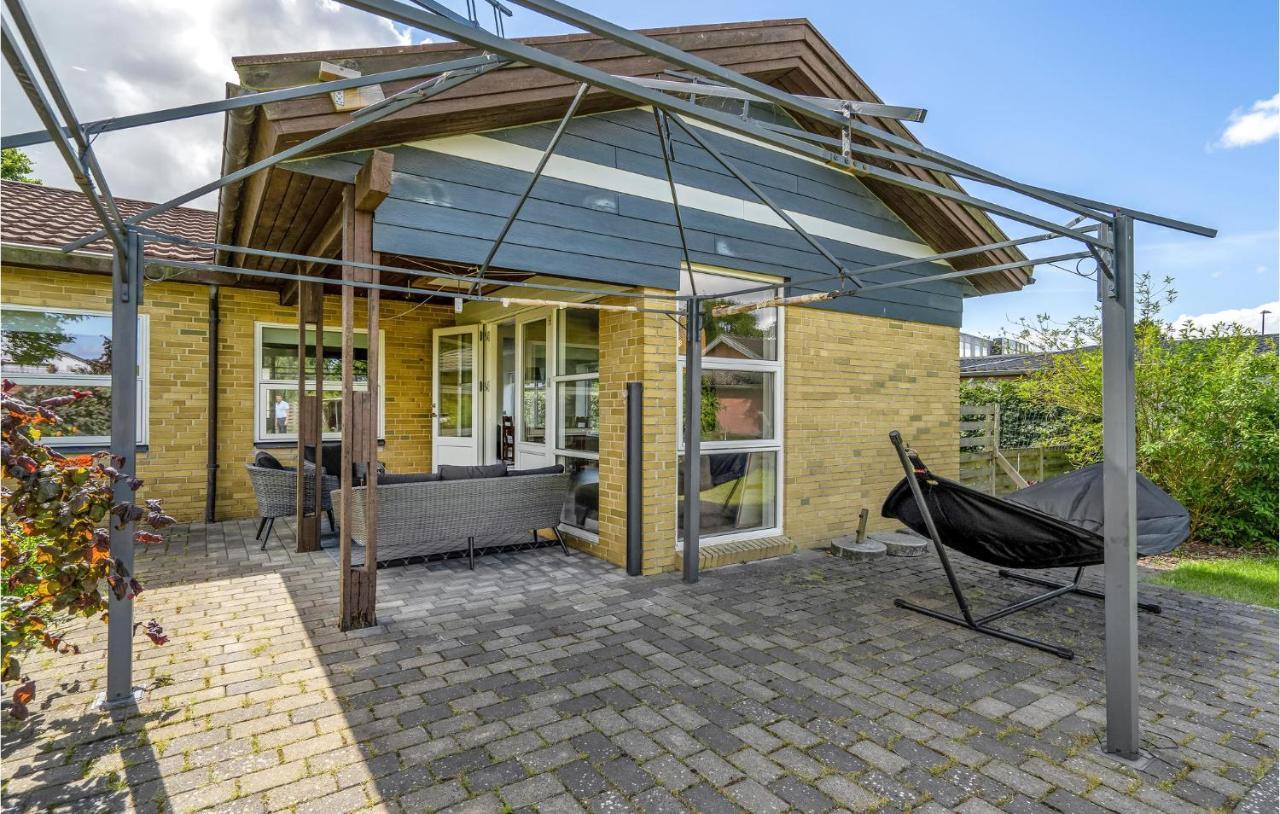 Nice Home In Billund With Kitchen Exterior photo